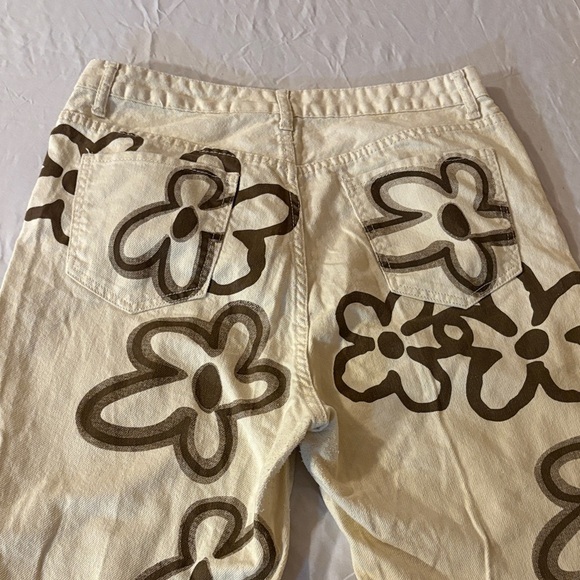 SONQ Floral Women's Boyfriend Jeans - Cream and Brown - Picture 8 of 11